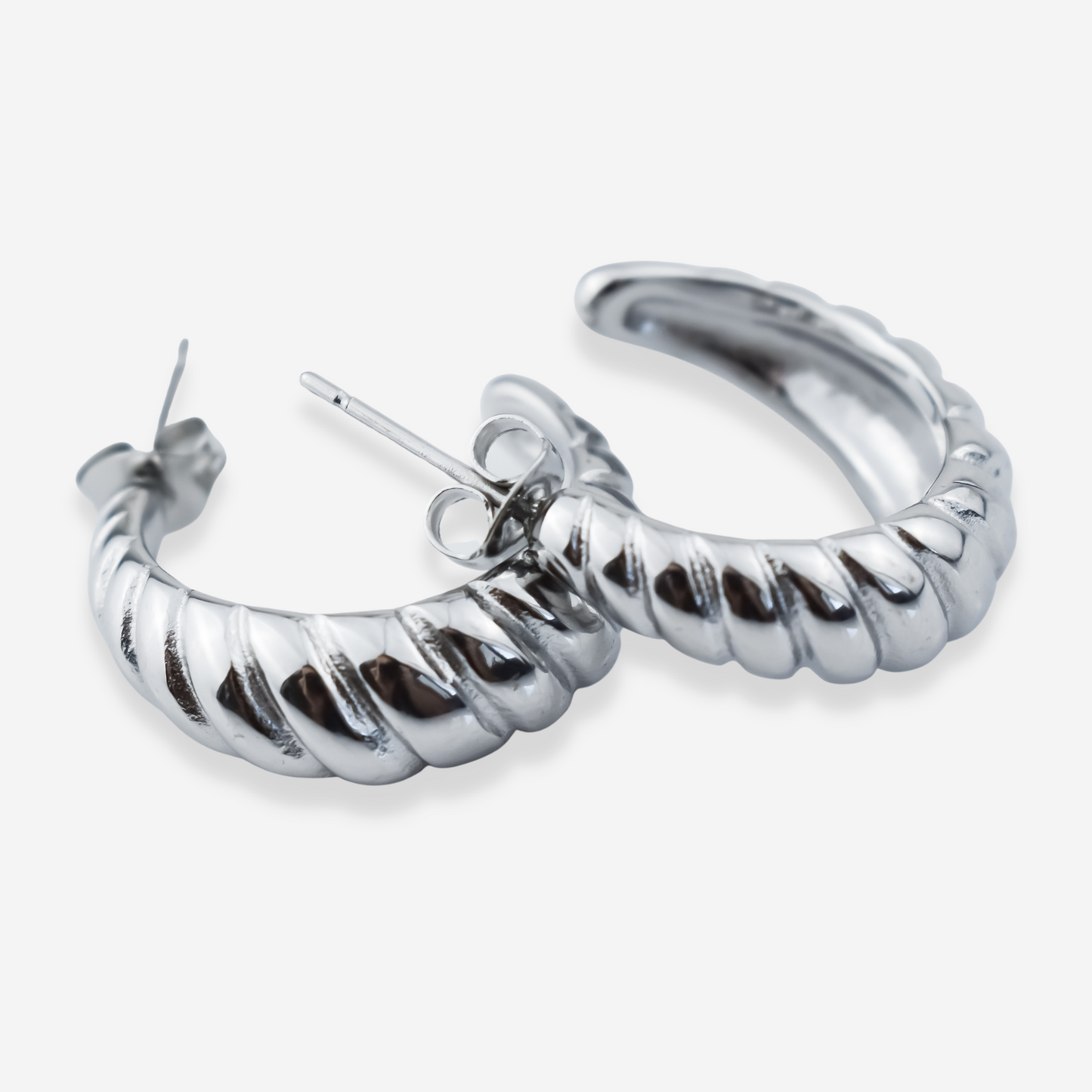 SIMONE – Brincos Meia Argola em Aço design Croissant