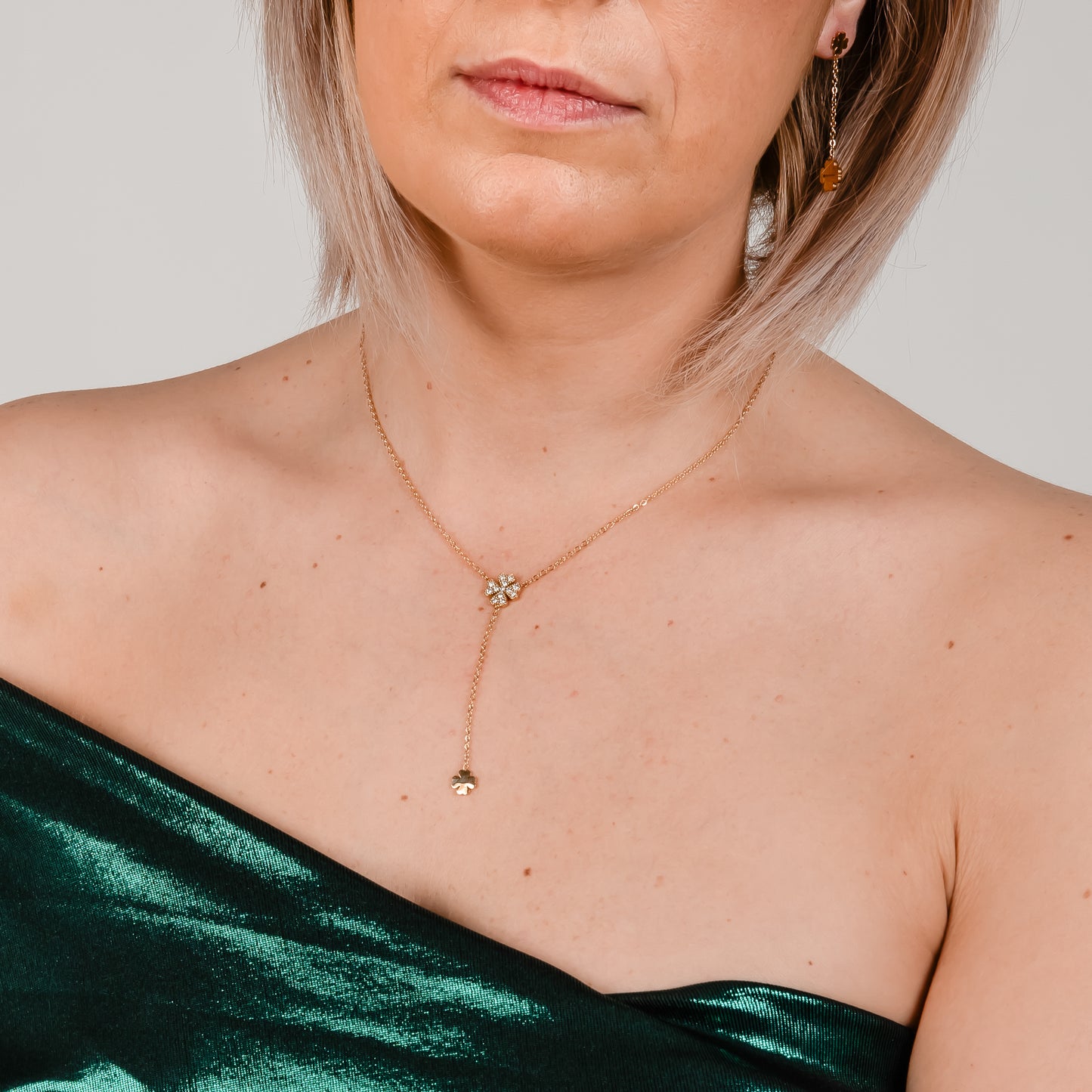 Conjunto Emerald – Brincos, Colar e Pulseira em Aço com Trevos e Zircónias