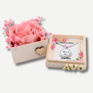 Conjunto Caixa Surpresa com Rosa em Cetim e Colar Personalizado com Fotografia