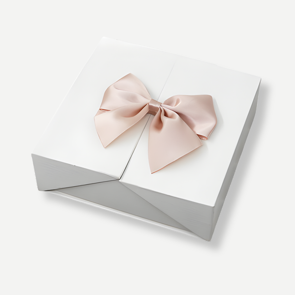 Box Amor com 16 Rosas Eternas e Colar "Trevo de 4 Folhas" em Aço Inoxidável