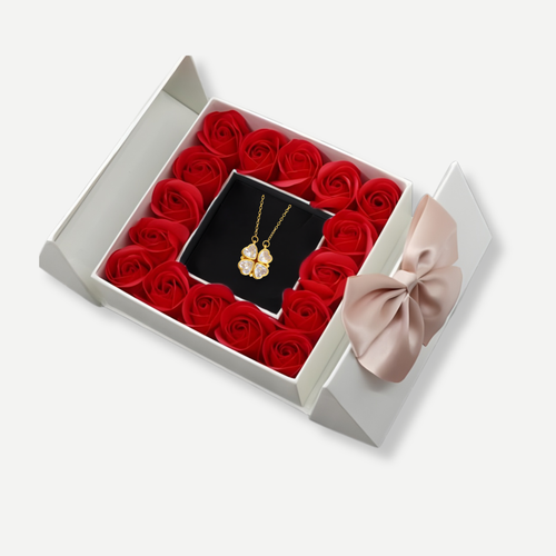 Box Amor com 16 Rosas Eternas e Colar "Trevo de 4 Folhas" em Aço Inoxidável