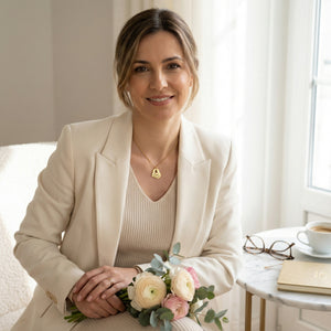 Conjunto Amor de Mãe – Colar Personalizado e Rosas Eternas