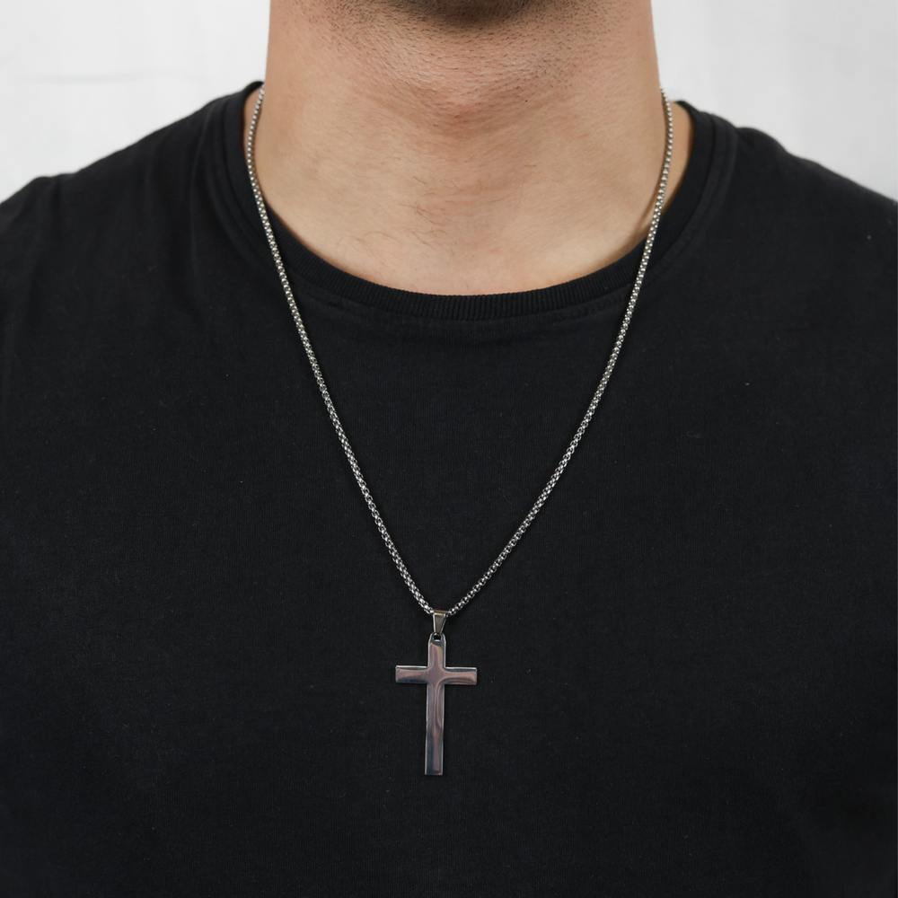 Colar Masculino com Cruz em Aço Inoxidável