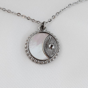 LUNA – Colar em Aço com Medalha Sol e Lua
