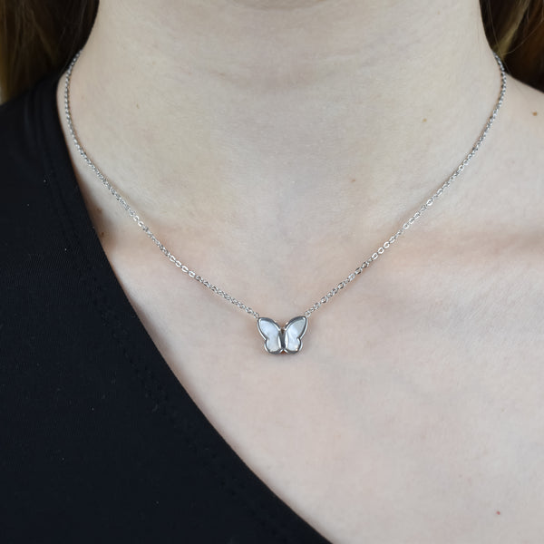 BIANCA – Colar em Aço com Borboleta em Madrepérola