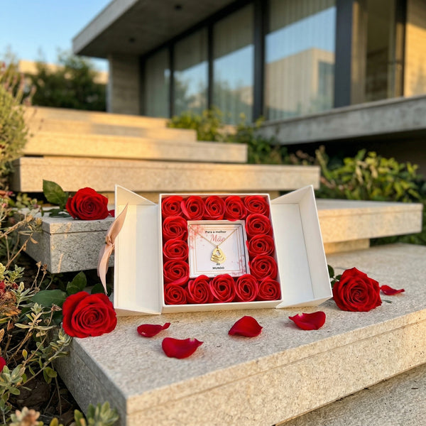 Conjunto Amor de Mãe – Colar Personalizado e Rosas Eternas