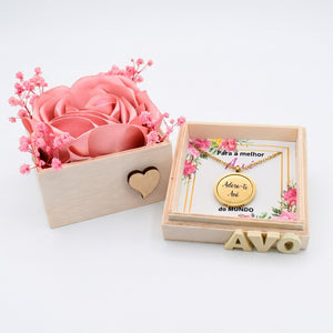 Conjunto Caixa Surpresa com Rosa em Cetim e Colar Personalizado com Fotografia