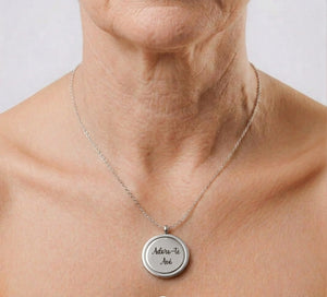 Conjunto Caixa Surpresa com Rosa em Cetim e Colar Personalizado com Fotografia