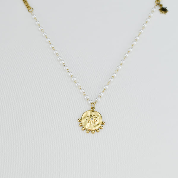 CLAIRE – Colar em Aço com 2 Malhas, Pérolas e Medalha com Brilhante 