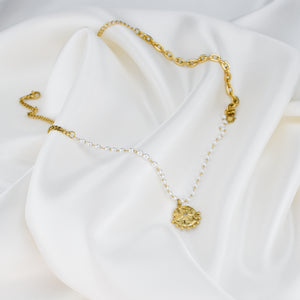 CLAIRE – Colar em Aço com 2 Malhas, Pérolas e Medalha com Brilhante 