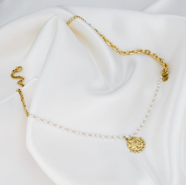 CLAIRE – Colar em Aço com 2 Malhas, Pérolas e Medalha com Brilhante 