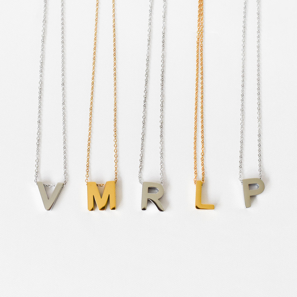 Colar com Letra em Aço Inoxidável