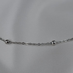 Colar em Aço Prateado com Esferas