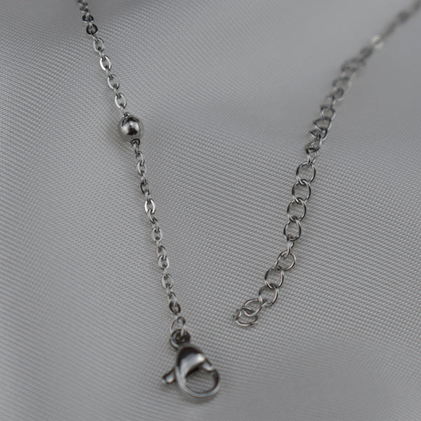 Colar em Aço Prateado com Esferas