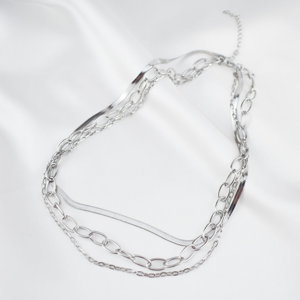 BELLE – Colar Triplo em Aço com Diferentes Malhas