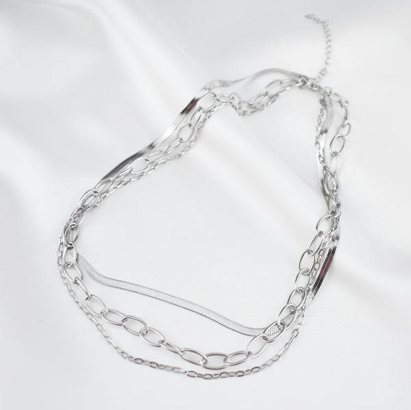 BELLE – Colar Triplo em Aço com Diferentes Malhas