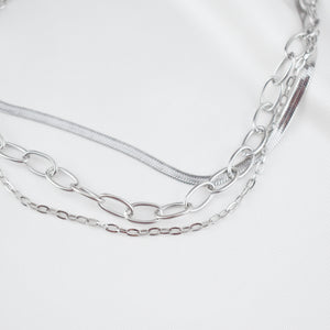 BELLE – Colar Triplo em Aço com Diferentes Malhas