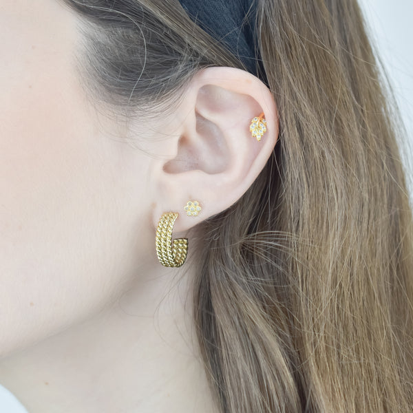 IRIS – Brinco Meia Argola Tripla em Aço 