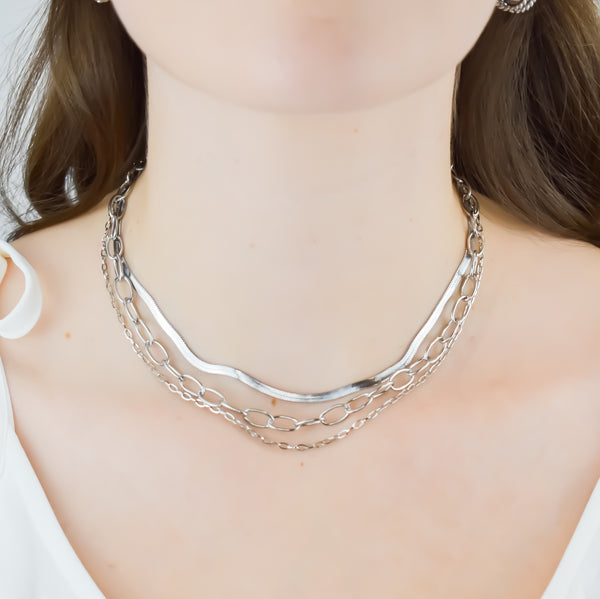 BELLE – Colar Triplo em Aço com Diferentes Malhas