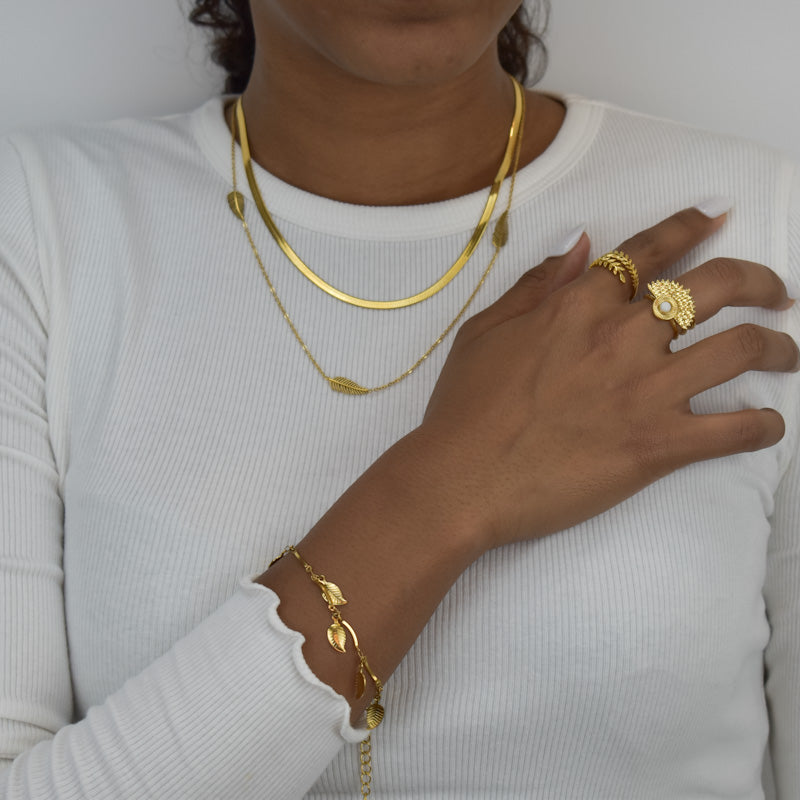 Anel Triplo em Aço Dourado com Pedra Branca