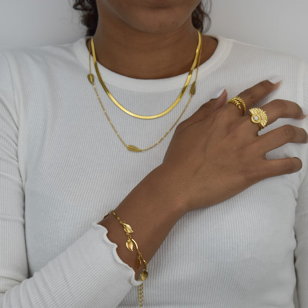 Anel Triplo em Aço Dourado com Pedra Branca