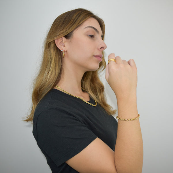 Colar em Aço Dourado Entrelaçado