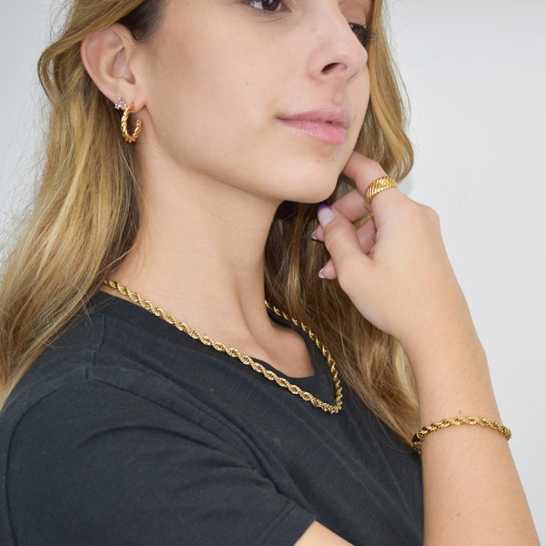 Colar em Aço Dourado Entrelaçado